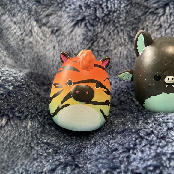Squishmallows Squish-a-longs Safiyah the zebra #90  and Aldous the bat #92. - Picture 4 of 12